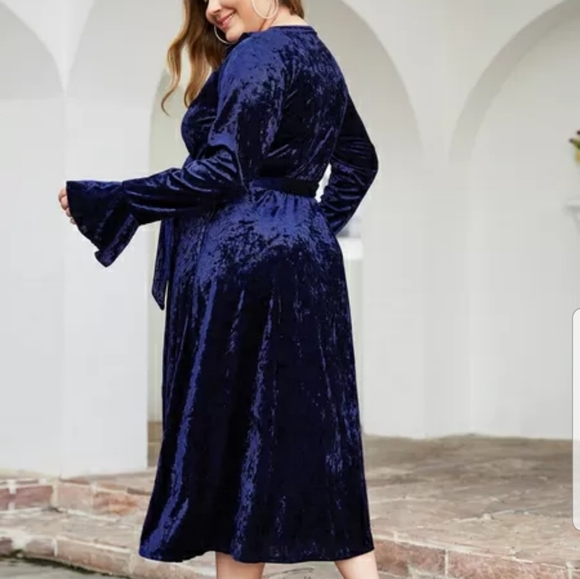 NWT Yoins Blue Velvet Wrap Dress XXL - Picture 2 of 5